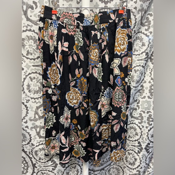 Floral Midi Skirt - Picture 3 of 3